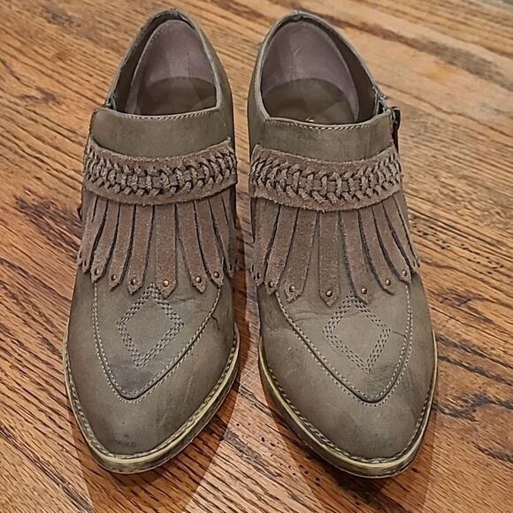 Very Volatile Los Angeles sz 7 bootie ankle boot, Western flare - Picture 2 of 11